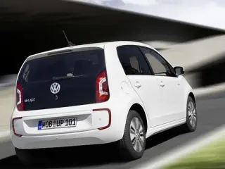 Vuelta al mundo por 100 euros... en un coche eléctrico