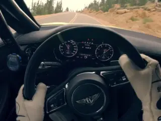 VÍDEO: La subida a Pikes Peak en un Bentley Continental GT desde los ojos del piloto ¡Brutal!