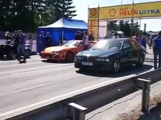VÍDEO: los 500 CV de un BMW 540i vs los 904 de un Toyota Supra Mk4, ¿quién gana?