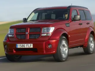 peroes-coches-consumer-reports-dodge-nitro