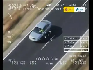 VÍDEO: ¡Vaya conductor! 2 imprudencias en 1, ¿adivinas cuáles?