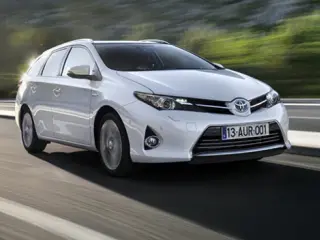 Toyota Auris Touring Sports delantera