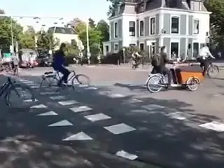 VÍDEO: ¿Semáforos, qué semáforos? Así es un día cualquiera en una intersección en los Países Bajos