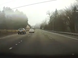 VÍDEO: Las cámaras de un Tesla Model 3 captan un pique entre dos coches que acaba mal