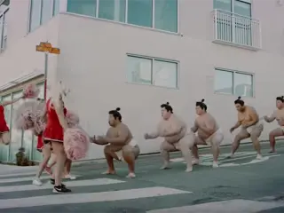 Un grupo de sumo explica el Toyota Safety Sense