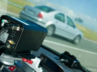 VÍDEO: Cómo localizar un radar móvil camuflado, ¡te lo descubrimos!