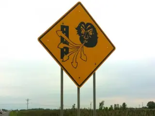 Siete señales de tráfico tan curiosas como reales