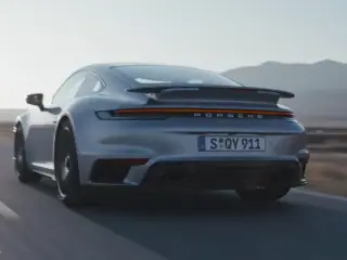VÍDEO: Porsche 911 Turbo S, 650 CV por fin en movimiento