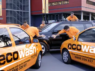 Cómo lavar tu coche sin agua
