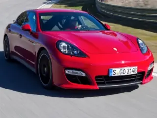 Porsche Panamera GTS frontal