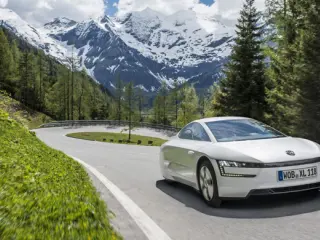 El VW XL1 escala Los Alpes