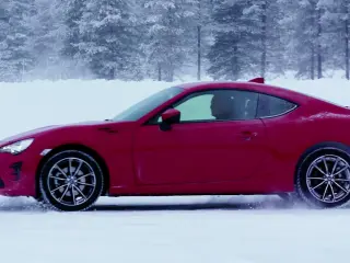 VÍDEO: Descubre el nuevo Toyota GT86 2017 en acción