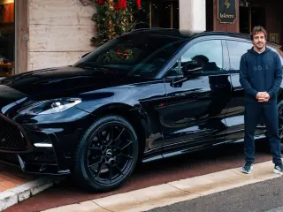 Aston Martin recibe el nuevo Aston Martin DBX S