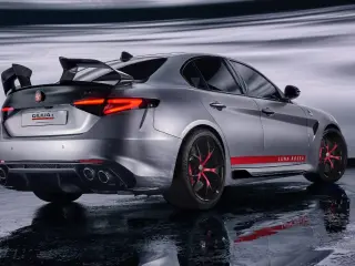 Alfa Romeo Giulia Quadrifoglio Luna Rossa