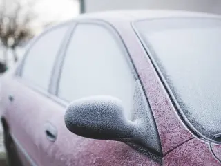 Cristales del coche congelados