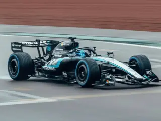 El Mercedes W17 en pista