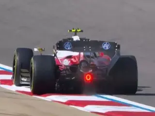Momento en el que el alerón trasero del Ferrari da la vuelta