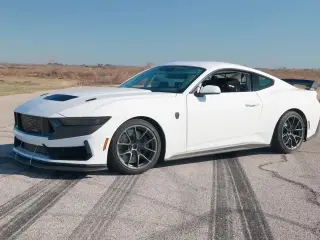 Ford Mustang Dark Horse R y la Mustang Cup