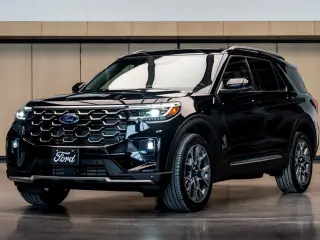 El Ford Explorer híbrido del Papa León XIV