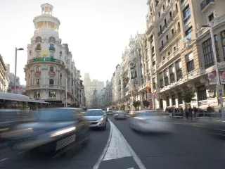 El Ayuntamiento de Madrid recula y permite circular a los coches sin etiqueta DGT.