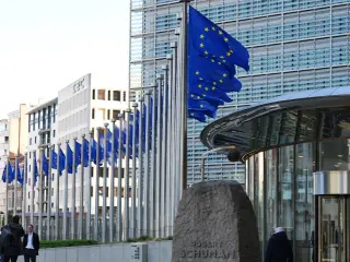 Unión Europea aprueba 440 millones de euros al programa de ayudas públicas español para la producción de hidrógeno verde.