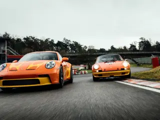 El Porsche 911 S/T  2025 junto al Porsche 911 S/T