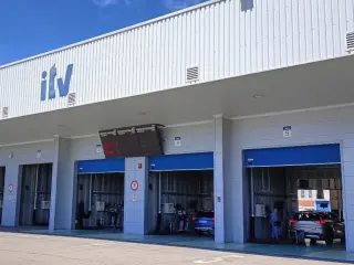 Multa de 80 euros por no poner la pegatina ITV.