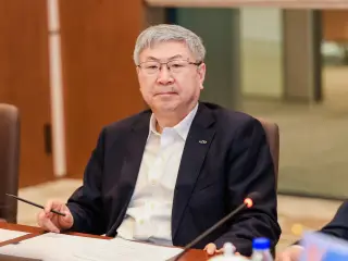 Yin Tongyue, presidente de Chery, durante una ronda de entrevistas.