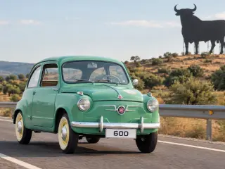 Los cinco coches que cambiaron la movilidad y la vida en España.