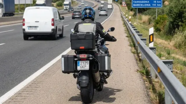 Las motos podrán circular por el arcén a partir del 1 de octubre.