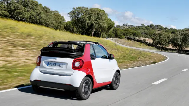 Smart Fortwo Cabrio dinamica trasera