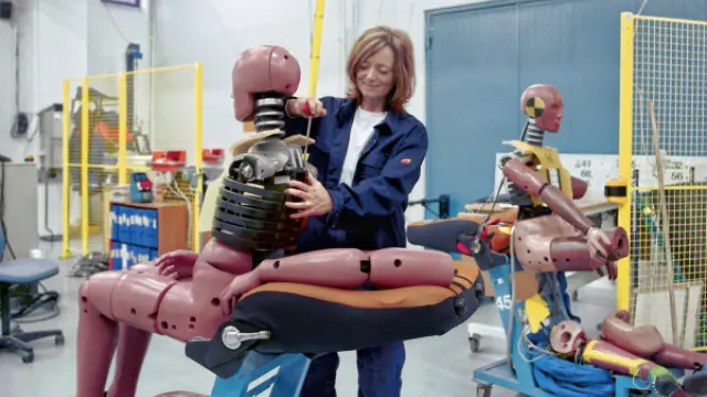 Vida útil de un 'dummy' es de siete 'crash test'
