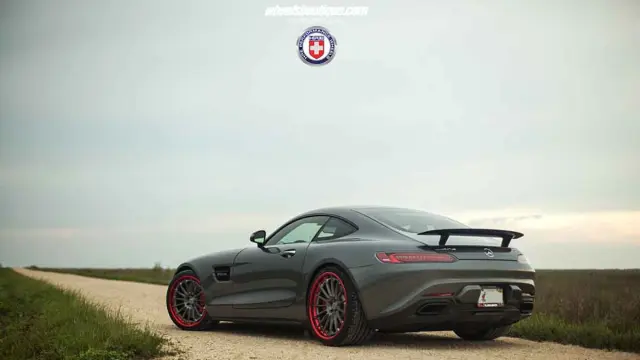 Mercedes AMG GT S con llantas HRE tres cuartos traseros