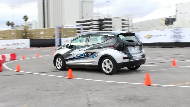 Primera prueba: Chevrolet Bolt EV eléctrico conos barrido