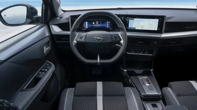 Interior con una o dos pantallas de 10 pulgadas