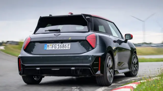Comparativa del Alpine A290 GTSn vs Mini Cooper SE,Mini.