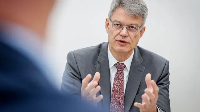 Patrick Schnieder durante una reunión oficial