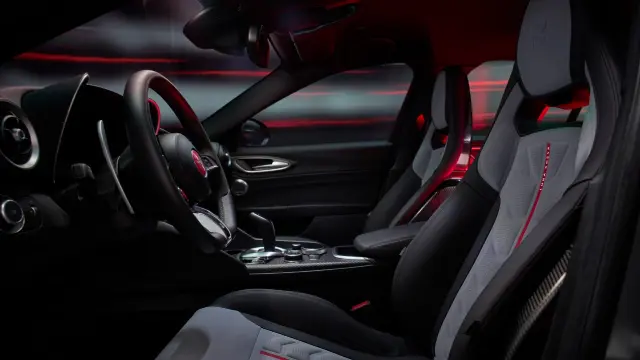 Alfa Romeo Giulia Quadrifoglio Luna Rossa