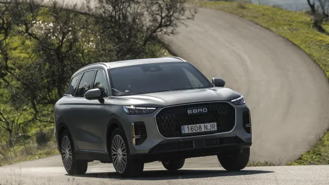 El Ebro s900 PHEV lucha por conquistar el segmento de los SUV híbridos enchufables.