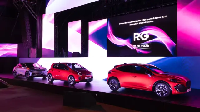 Algunos de los coches expuestos en la presentación de resultados del Grupo Renault en España.