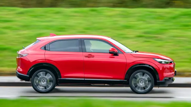 Comparativa del Honda HR-V e:HEV vs Toyota C-HR 1.8 VVT-i Hybrid. Barrido del Honda.