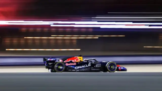 Max Verstappen durante los test de pretemporada en Baréin