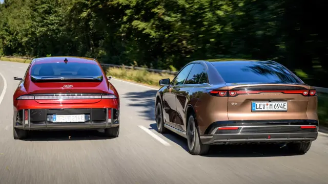 Comparativa del Hyundai Ioniq 6 vs Mazda6e. Zagas.