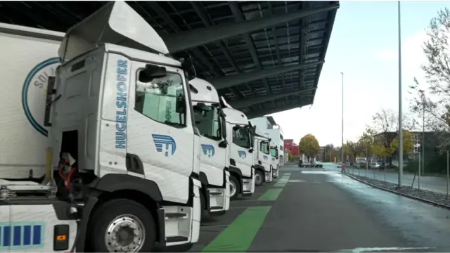 Captura de imagen de la presentación oficial de los nuevos camiones eléctricos
