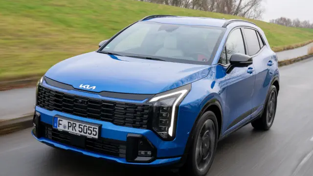 Comparativa del Renault Austral Full Hybrid E-Tech 200 vs Kia Sportage 1.6 T-GDI AWD. Morro del Kia.