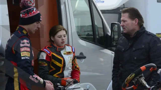 Max, Victoria y Jos Verstappen en un circuito de karting en 2014