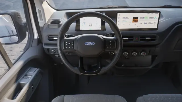 El interior de la Ford Transis City.
