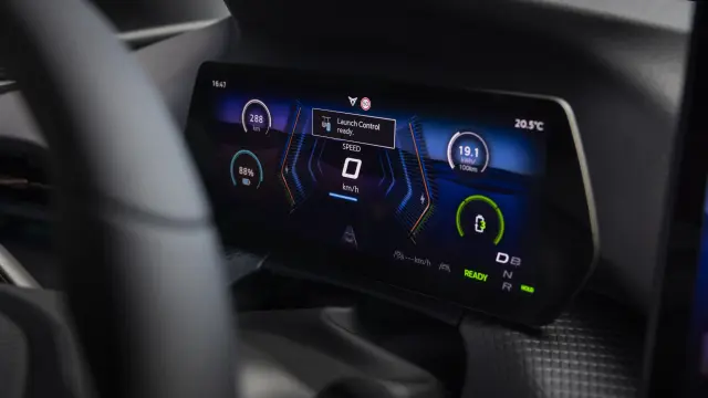 Pantalla de 10,9 pulgadas delante del volante