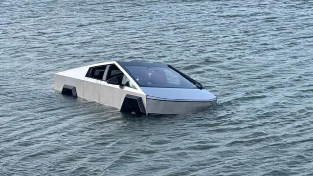Tesla Cybertruck hundido