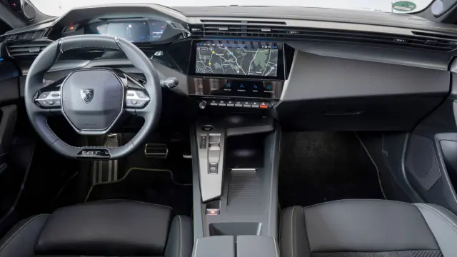 Prueba del Peugeot 308 SW PHEV 195. Cockpit.